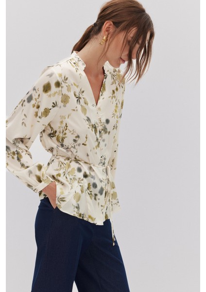 Çiçek Desenli Beli Kuşaklı Saten Gömlek