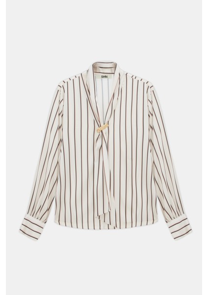 Çizgi Desenli Yakası Broş Detaylı Saten Bluz modelleri