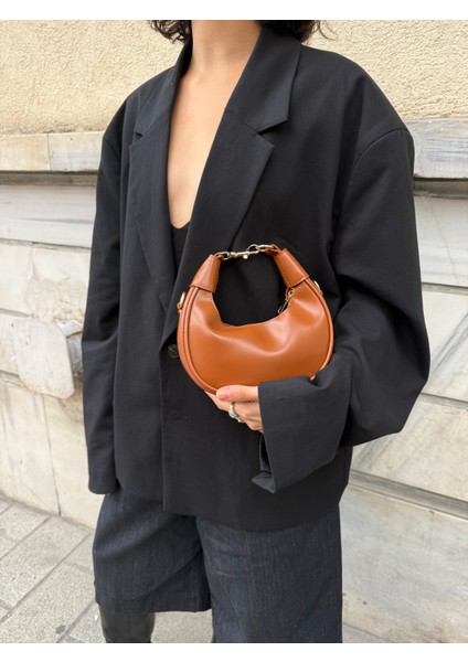 Ilot.ıstanbul | Taba Yarım Ay Mini Hobo Çanta Gold Zincir Detaylı Parlak Omuz ve El Çantası