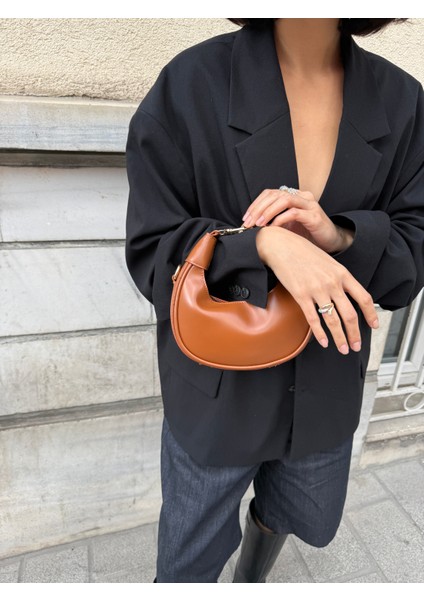 Ilot.ıstanbul | Taba Yarım Ay Mini Hobo Çanta Gold Zincir Detaylı Parlak Omuz ve El Çantası fiyatları