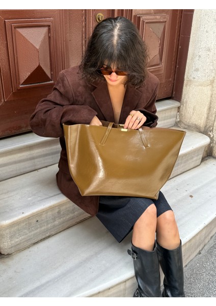 Ilot.ıstanbul | Büyük Boy Yumuşak Slouchy Tote Omuz Çantası Hardal Kahve Parlak Deri Görünümlü fiyatları