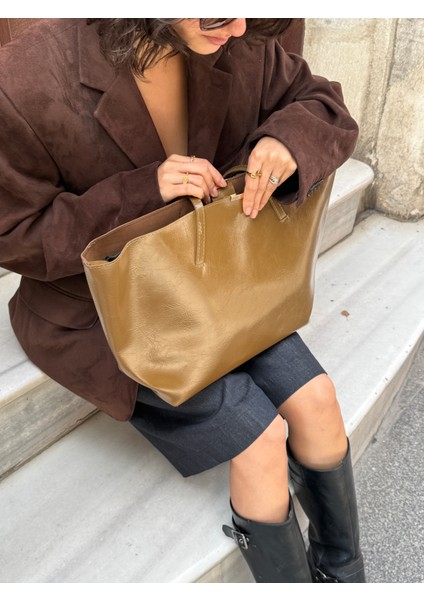 Ilot.ıstanbul | Büyük Boy Yumuşak Slouchy Tote Omuz Çantası Hardal Kahve Parlak Deri Görünümlü modelleri
