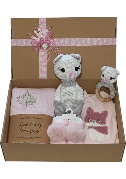 Hoşgeldin Kız Bebek, Kedi Figürlü Kadife Tulum, Örgü Triko Battaniye, Pembe Ponpon Çorap Hediye Seti