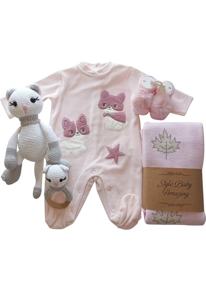 Hoşgeldin Kız Bebek, Kedi Figürlü Kadife Tulum, Örgü Triko Battaniye, Pembe Ponpon Çorap Hediye Seti fırsatları
