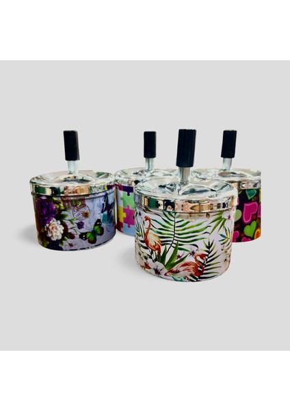 Baskılı Metal Döner Kapaklı Kül Tablası – Çap 9 cm / Şık Desenli Kokusuz