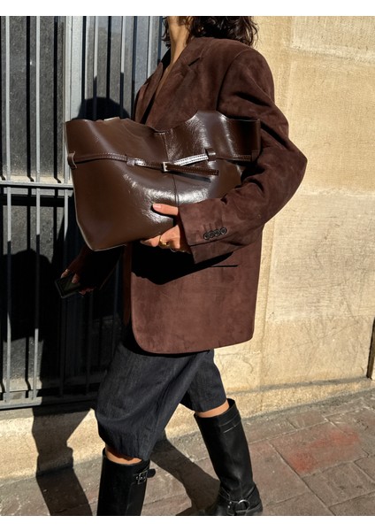 Ilot.ıstanbul | Bağlama Detaylı Parlak Omuz Çantası Koyu Kahve Modern Tote