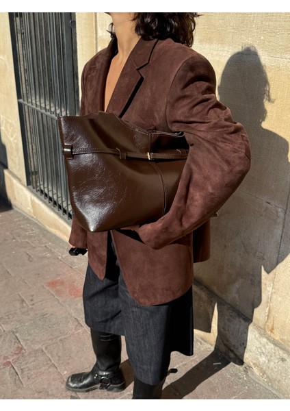 Ilot.ıstanbul | Bağlama Detaylı Parlak Omuz Çantası Koyu Kahve Modern Tote modelleri