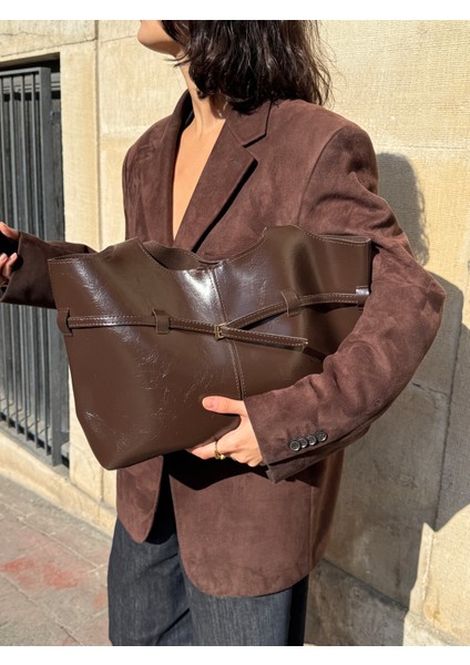 Ilot.ıstanbul | Bağlama Detaylı Parlak Omuz Çantası Koyu Kahve Modern Tote indirimleri