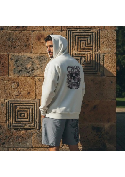 Kurukafa Baskılı Beyaz Kapüşonlu Oversize Hoodie fiyatları