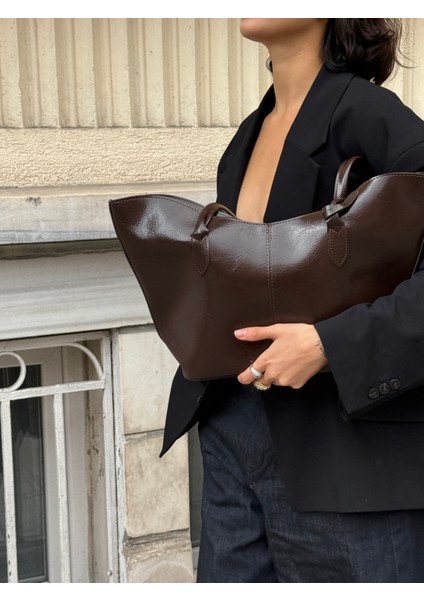 Ilot.ıstanbul | Geniş Hacimli Flare Tote Omuz Çantası Koyu Kahve Parlak Deri Görünümlü Ofis Çantası fiyatları