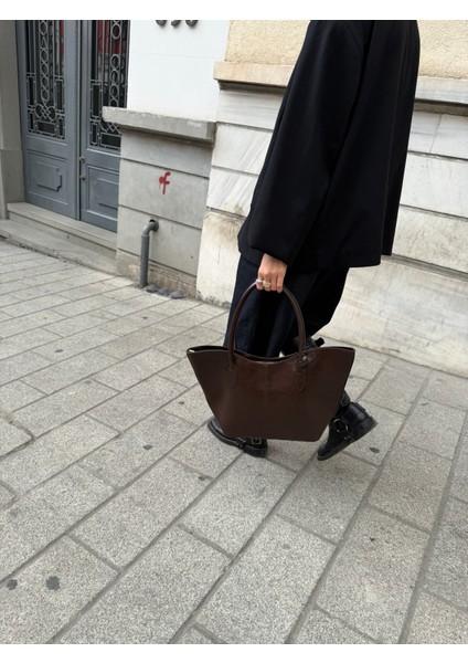 Ilot.ıstanbul | Geniş Hacimli Flare Tote Omuz Çantası Koyu Kahve Parlak Deri Görünümlü Ofis Çantası indirimleri