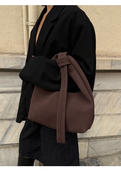 ILOT.ISTANBUL | Düğüm Sap Detaylı Yumuşak Omuz Çantası Mat Kahve Minimalist Knot Bag fiyatları