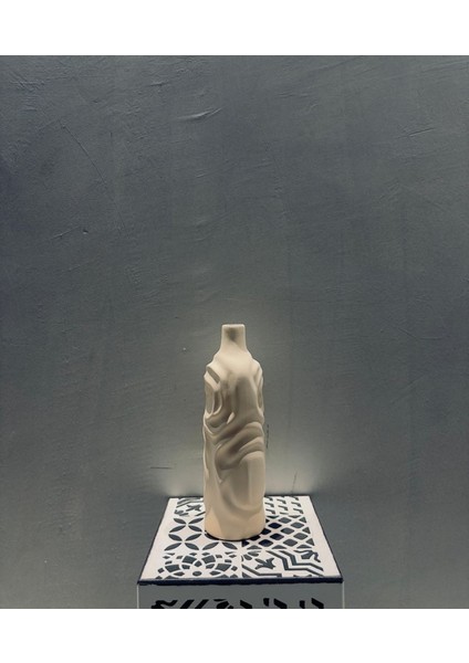 Akışkan Sanat Seramik Vazo – 38X12 cm Uzun Boyutlu Modern Heykelsi Obje