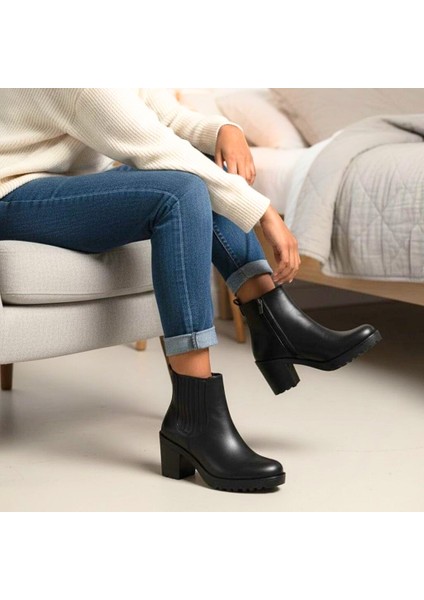 Siyah Hakiki Deri Lastik Detaylı Kadın Içten Fermuarlı Bot fiyatları