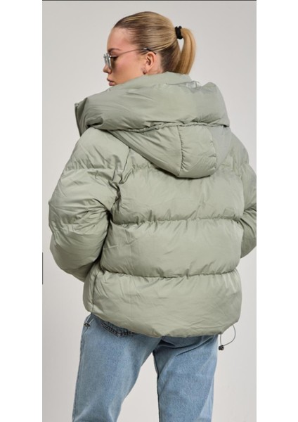 Kadın Yandan Cepli Kapüşonlu Kısa Şişme Mont indirimleri