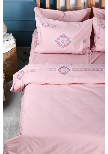 Kanaviçe Nakışlı %100 Pamuk Nevresim Takımı