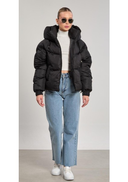 Kadın Yandan Cepli Kapüşonlu Kısa Şişme Mont fırsatları