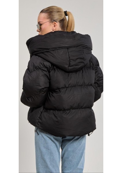Kadın Yandan Cepli Kapüşonlu Kısa Şişme Mont indirimleri