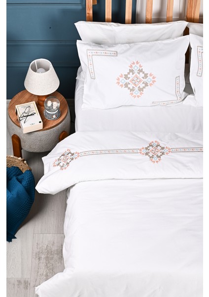 Kanaviçe Nakışlı %100 Pamuk Nevresim Takımı