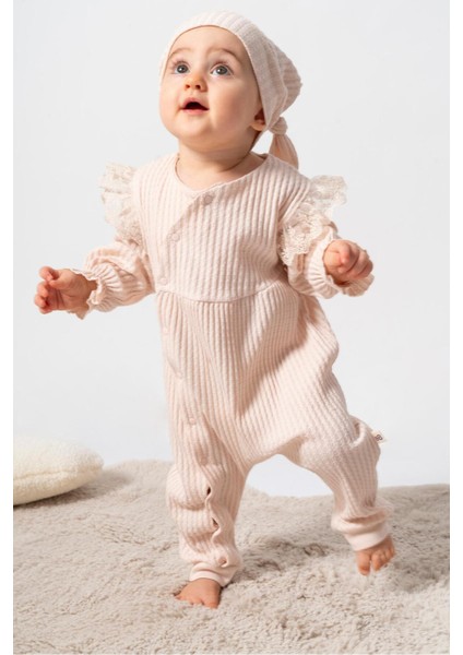 Pamuk Omuzdan Dantelli Kız Bebek Tulum