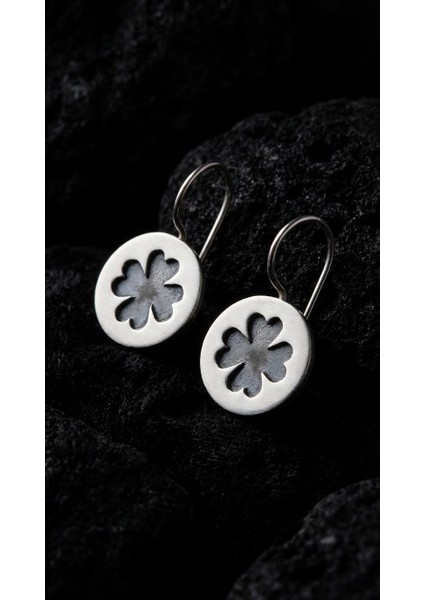 Yuvarlak Yonca Oksitli Gümüş Küpe modelleri