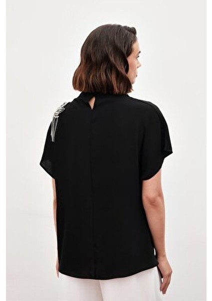 Kadın Tek Omuz Aksesuarlı Salaş Bluz - Siyah Dik Yaka Günlük Kullanım İçin