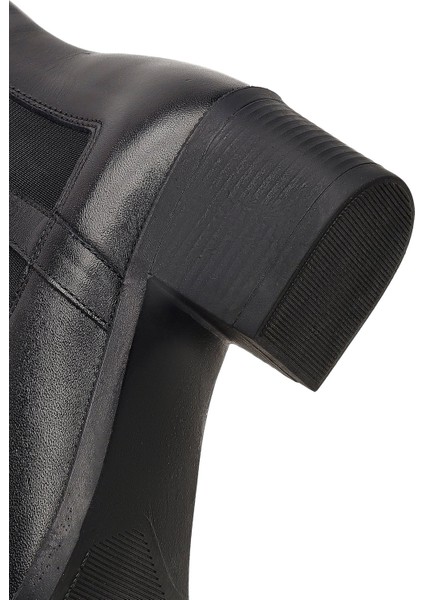 Kadın Siyah Fermuarlı Kalın Topuklu Deri Bot 25WFD164018