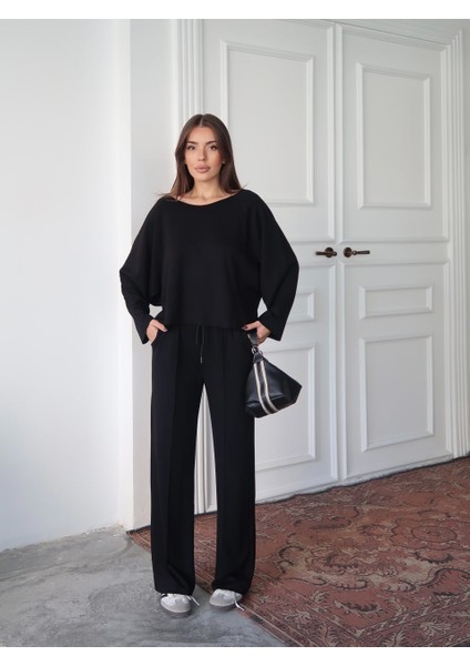 Siyah Geniş Yaka Dikiş Detaylı Modal Bluz - Palazzo Pantolon Takım
