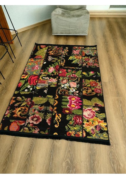 Mars Serisi Otantik Çiçekli Patchwork Desen Kaymaz Taban Şönil Halı modelleri