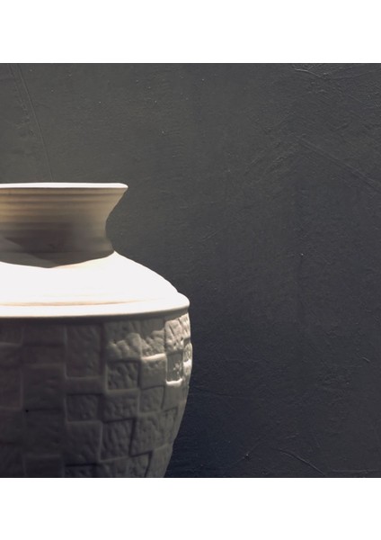 El Işçiliği Desenli Seramik Vazo – 35X22 cm Büyük Boy Sanatsal Ev Aksesuarı fiyatları