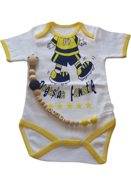 Hoşgeldin Bebek, Yenidoğan Unisex Bebek, Sarı Lacivert Fanatik Taraftar Badi ve Isimli Emzik Askısı Hediye Seti