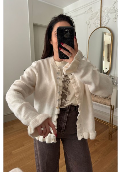 Sedef Düğmeli Fırfırlı Hırka- Ekru