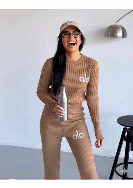 Bayan Çift Ipli Bisiklet Yaka Çizgi Desenli Triko Eşofman Takımı