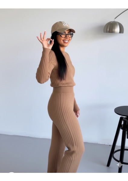 Bayan Çift Ipli Bisiklet Yaka Çizgi Desenli Triko Eşofman Takımı fiyatları