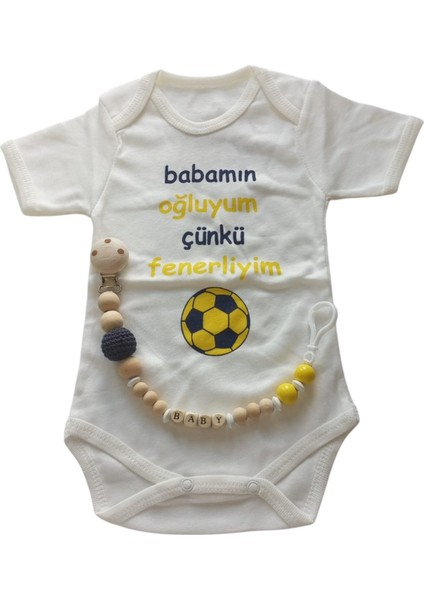 Hoşgeldin Bebek, Yenidoğan Erkek Bebek, Sarı Lacivert Babamın Oğluyum Taraftar Badi ve Isimli Emzik Askısı Hediye Seti