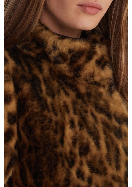 Luna Leopar Desenli Regular Fit Dik Yaka Suni Kürk Mont W5BL65W3900 Bayan Mont W5BL65 W3900 P340 fırsatları