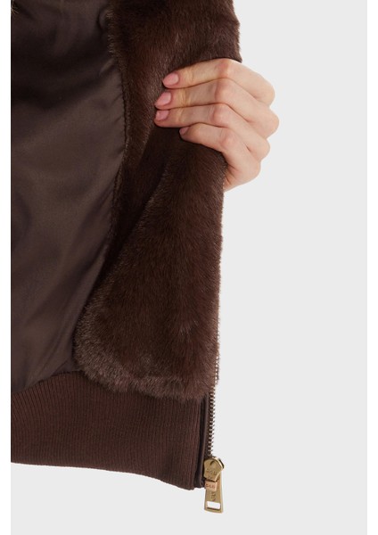 Lucrezia Regular Fit Kapüşonlu Yaka Sırtta Logo Detaylı Mont W5BL66W3890 Bayan Mont W5BL66 W3890 A11R