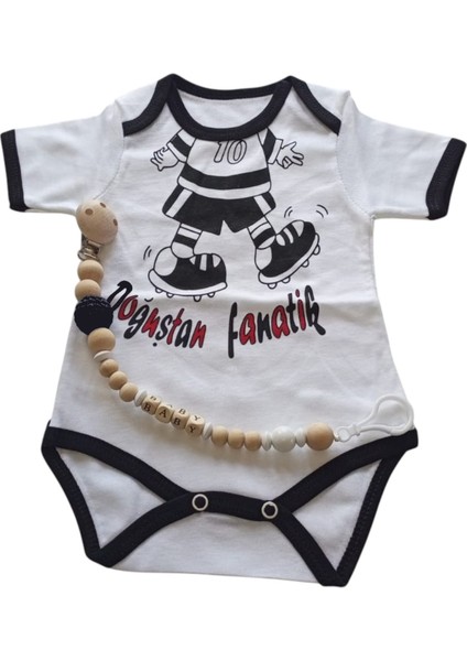 Hoşgeldin Bebek, Yenidoğan Unisex Bebek, Siyah Beyaz Fanatik Taraftar Badi ve Isimli Emzik Askısı Hediye Seti