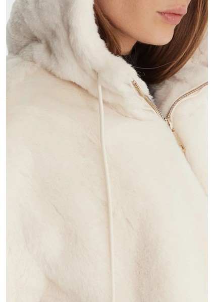 Lucrezia Regular Fit Kapüşonlu Yaka Sırtta Logo Detaylı Mont W5BL66W3890 Bayan Mont W5BL66 W3890 G012 fırsatları