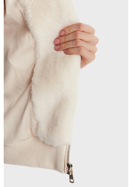 Lucrezia Regular Fit Kapüşonlu Yaka Sırtta Logo Detaylı Mont W5BL66W3890 Bayan Mont W5BL66 W3890 G012