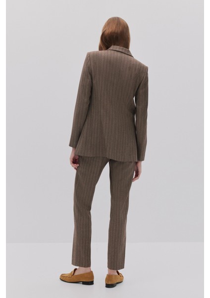 Balıksırtı Toka Detaylı Blazer Pantolon Takım