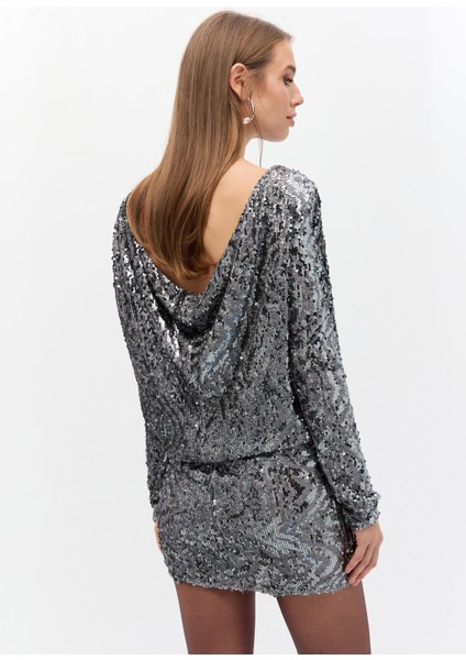 Arkası Degaje Yakalı Payet Elbise modelleri