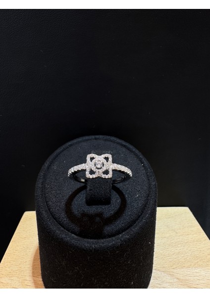 Ithal Içi Boş Yaprak Model Taşlı Kadın Gümüş Yüzük