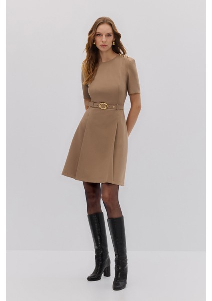 Omzu Düğme Detaylı Kemerli Mini Elbise