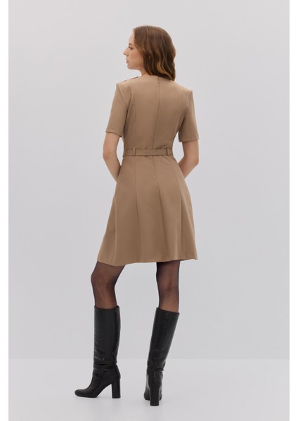 Omzu Düğme Detaylı Kemerli Mini Elbise