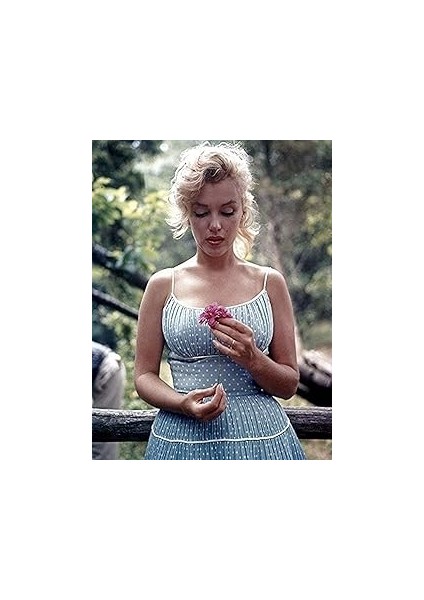 Buyartforless Monroe'nun Çiçekli Nadir Fotoğrafı 12X16 Sanat Baskılı Poster Abd'de Üretilmi