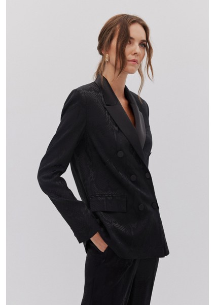 Saten Detaylı Yılanlı Jakar Kruvaze Blazer Pantolon Takım