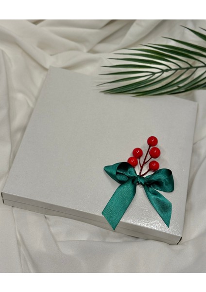 Altın Renkli Yılbaşı Çikolatası, Süslemeli, 16'lı Kutuda, Tatlı Hediye modelleri