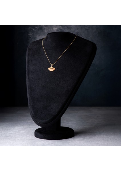 Yelpaze Motifli Turuncu Işlemeli Çelik Kadın Kolye – Zarafet, Renk ve Modern Şıklık Kolyesi