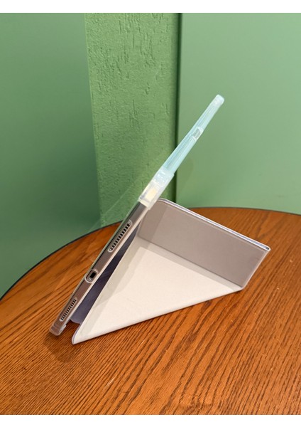 iPad 11 A16 2025 10. Nesil 10.9 Kılıf Pembe Çiçek Kelebek ve Fiyonk Desenli Kalem Bölmeli Şeffaf Arka Akıllı Kapak